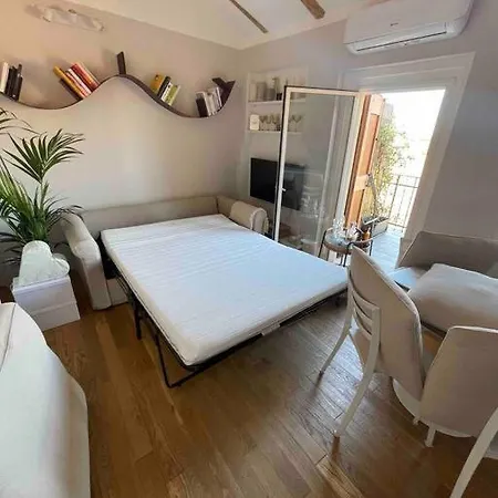 アパート Romantic Attic With Panoramic View ボローニャ