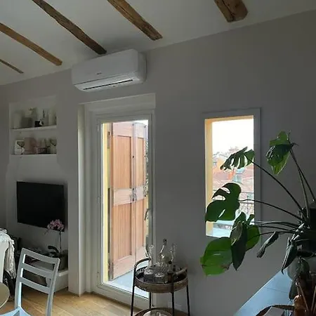 アパート Romantic Attic With Panoramic View