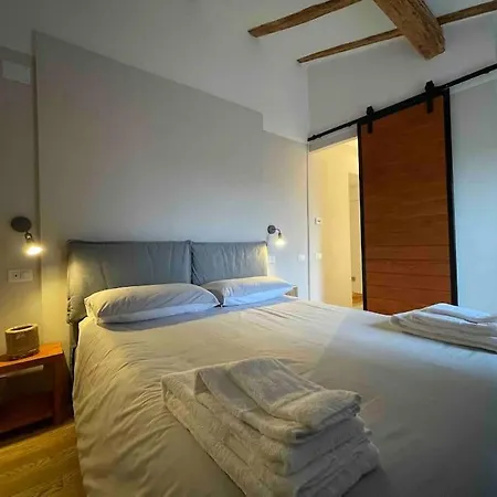 Romantic Attic With Panoramic View ボローニャ