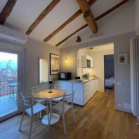 Romantic Attic With Panoramic View アパート